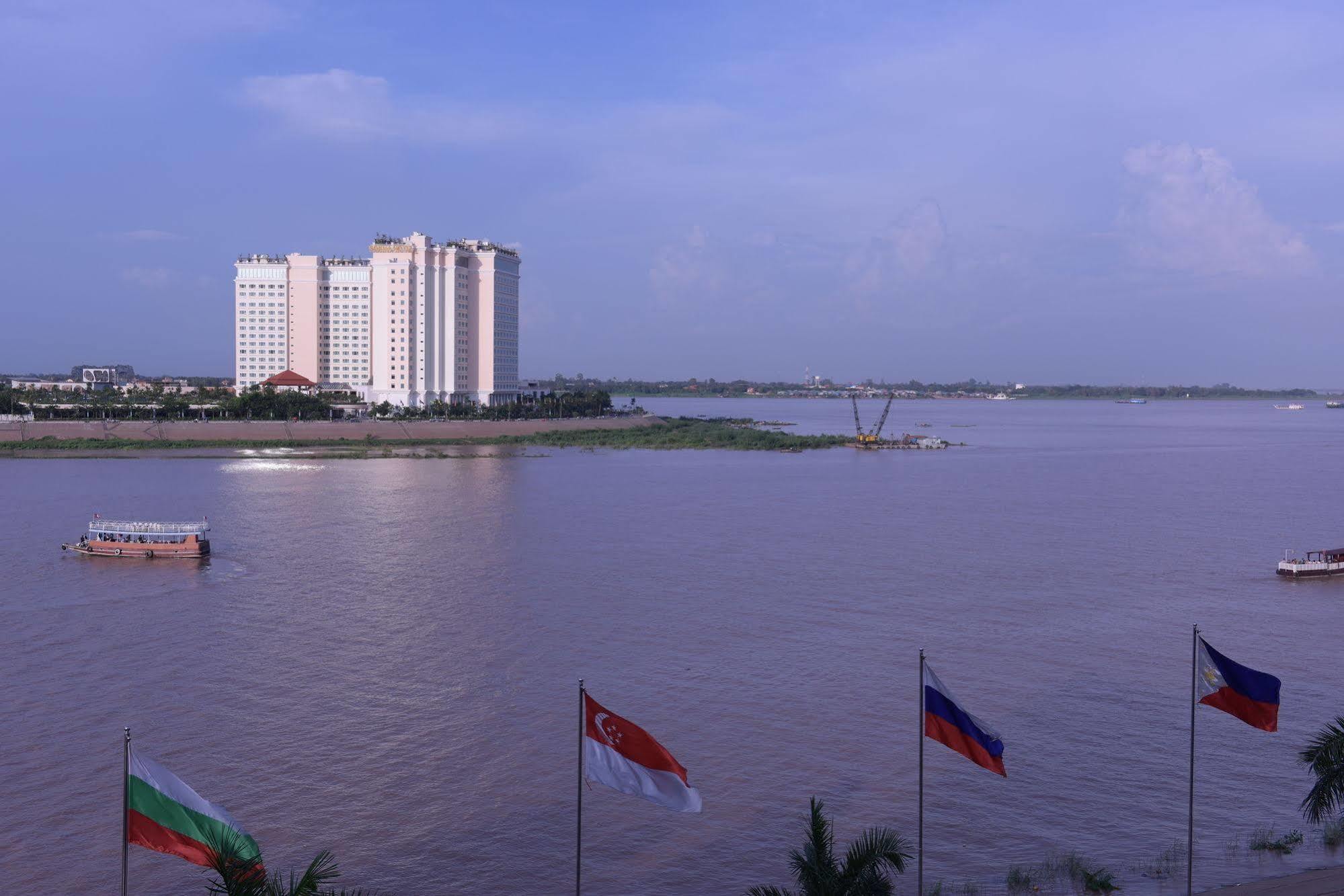 Panorama Mekong Hostel Phnom-Penh Buitenkant foto