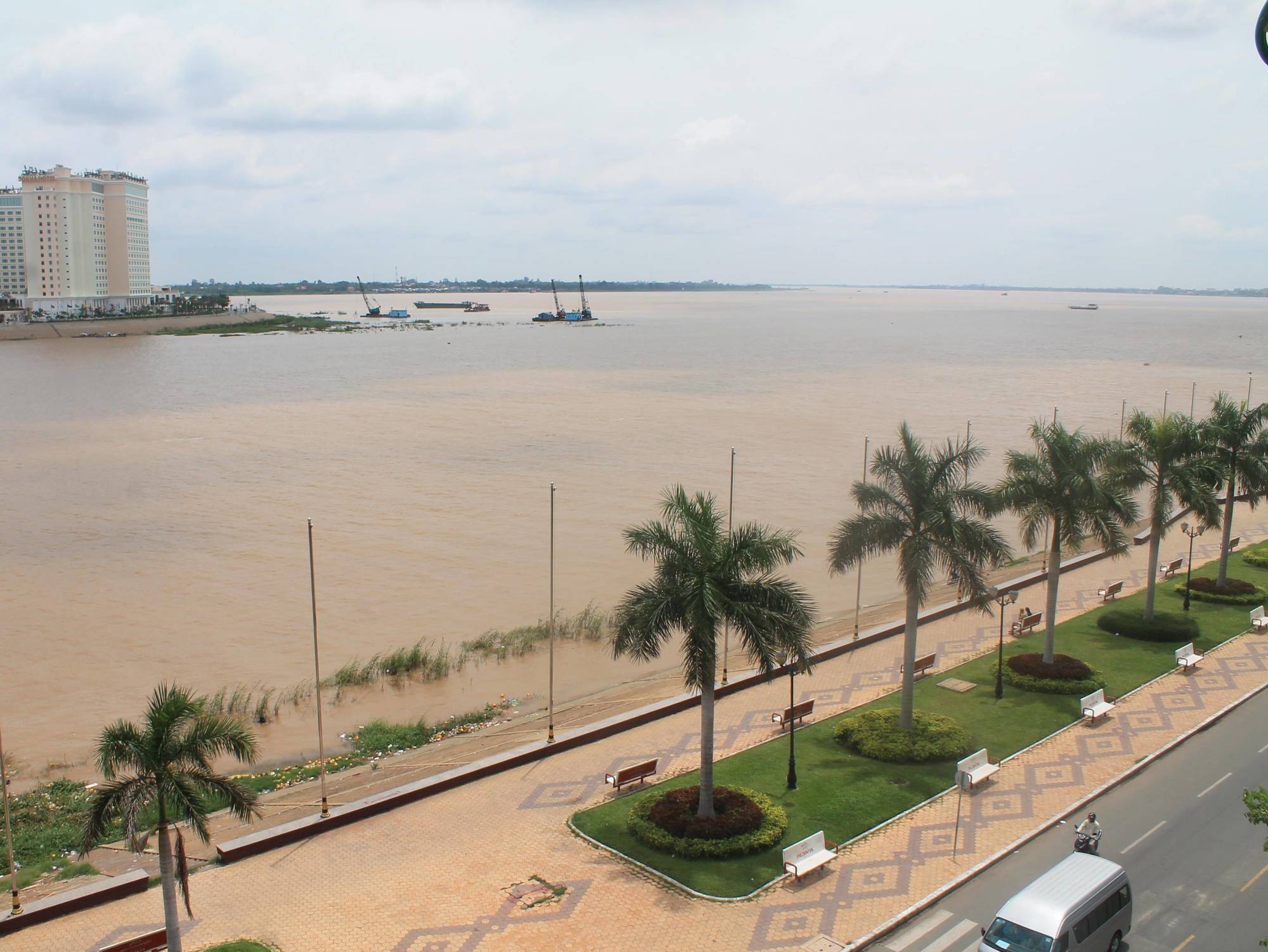 Panorama Mekong Hostel Phnom-Penh Buitenkant foto